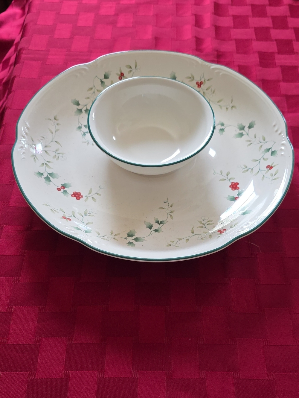 Pfaltzgraff Winterberry Chip & Dip Set